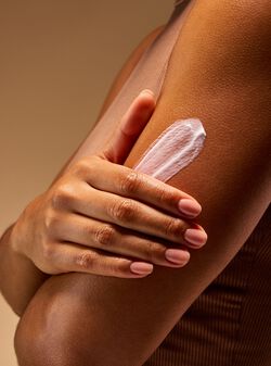 Touch of Gold Body Lotion image number null