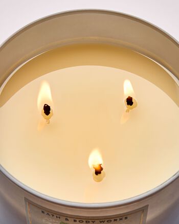Clothesline Breeze 3-Wick Candle เทียนหอม 3 ไส้