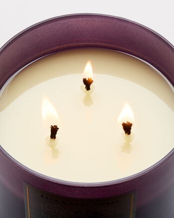 Fresh Cut Lilacs 3-Wick Candle เทียนหอม 3 ไส้