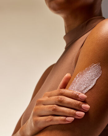 Dream Bright Exfoliating Glow Body Scrub บอดี้สครับ