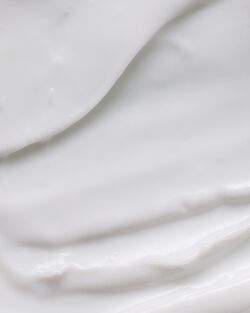 Very Violet Body Lotion image number null
