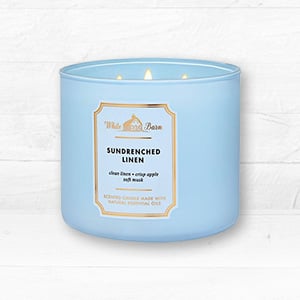 เทียนหอม 3 ไส้ที่ร่วมรายการ 2 ชิ้น 2,600 บาท